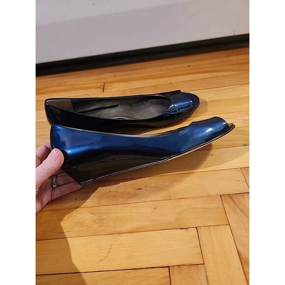 Cole Haan Blue Metallic Patent Leather Peep Toe Wedge 8B Air - Picture 3 of 8
